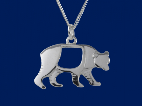 Taigakoru Bear, pendant, silber, Der Bär - König der Nordwälder. Design Juha Janger.
