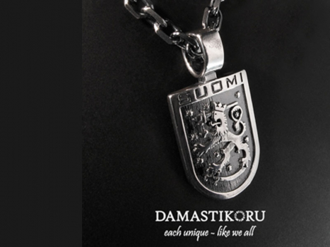 Damastikoru Finland coat of arms big Damascus steel, Damascus steel, Auf den Schmuckstücken sieht man ein Schild mit einem Löwen, der ein Schwert in der Hand hält.