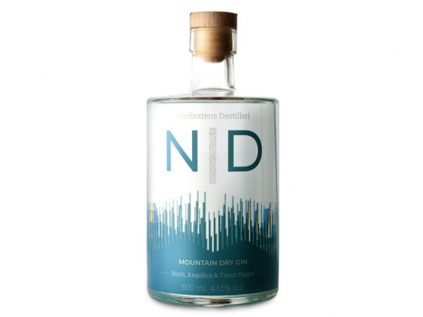ND Mountain Gin 500ml, N D Mountain Dry Gin ist inspiriert von der reinen Luft und dem knackigen Klima der Berge in Nordschweden.