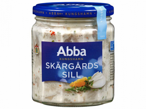 Falkeskog, Svart Vinbärssill 250g, Die Sauce hat einen frischen Geschmack von saurer Sahne, feinkörnigem, roten Kaviar, Tomaten und gehacktem Schnittlauch.