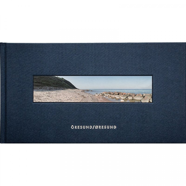 Öresund / Øresund, Buch, Med kamerastativet placerat gränsle över Öresund skildrar John Webb i sin ny bok de båda sidorna av vattnet med sina fantastiska panoramabilder.