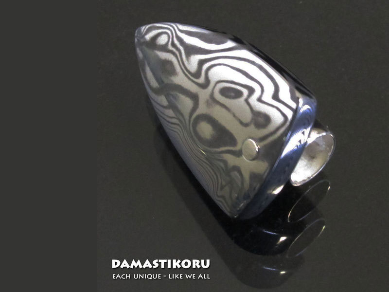 Damastikoru Beard Jewelry Bear's Tooth Small, Damascus steel, Ein feines Geschenk für Männer, auch als Vatertagsgeschenk.