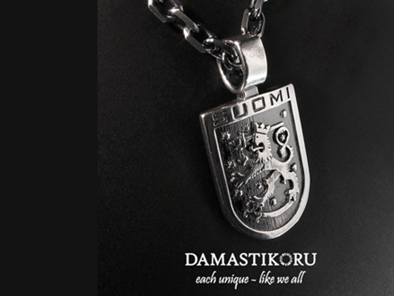 Damastikoru Finland coat of arms small Damascus steel, Damascus steel, Auf den Schmuckstücken sieht man ein Schild mit einem Löwen, der ein Schwert in der Hand hält.