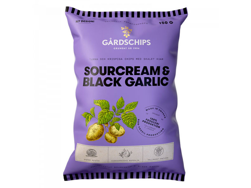 Gårdschips Sourcream & Black Garlic, 10 x 150g, Classic Sourcream trifft auf schwarzen Knoblauch, der einen milderen und etwas süßeren Knoblauchgeschmack hat.