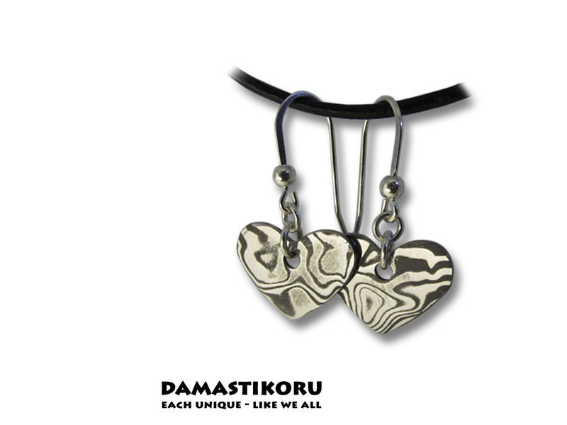 Damastikoru Heart earrings, Damascus steel, Die handgefertigte Schmuckserie Herz von Damastikoru. Das Herz ist das etablierte Symbol der Liebe.