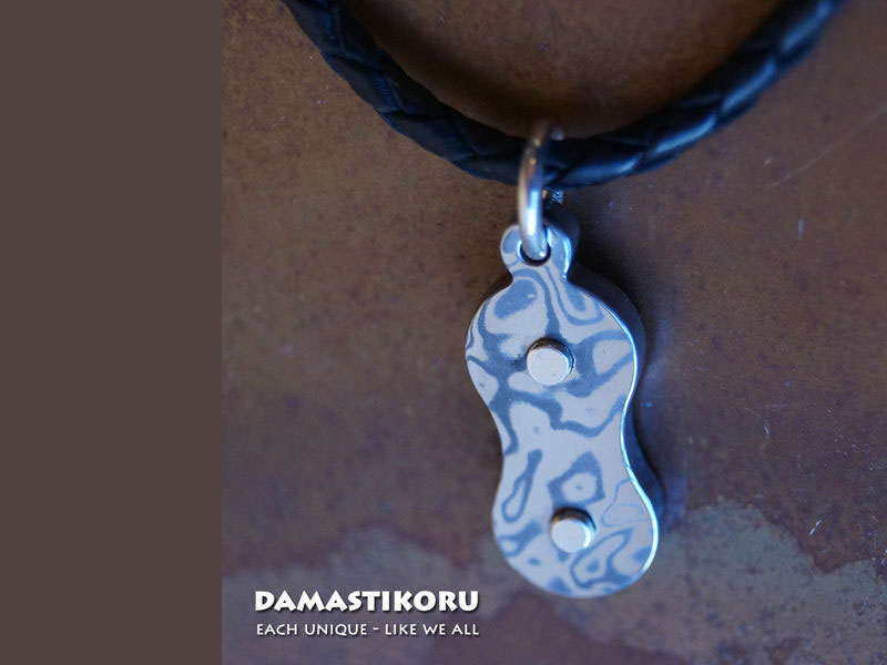 Damastikoru Chain link small pendant Damascus steel, Kettenglied für Motorradfahrer. Es ist für fast alle Motorradfahrer geeignet, unabhängig von der Motorradmarke.