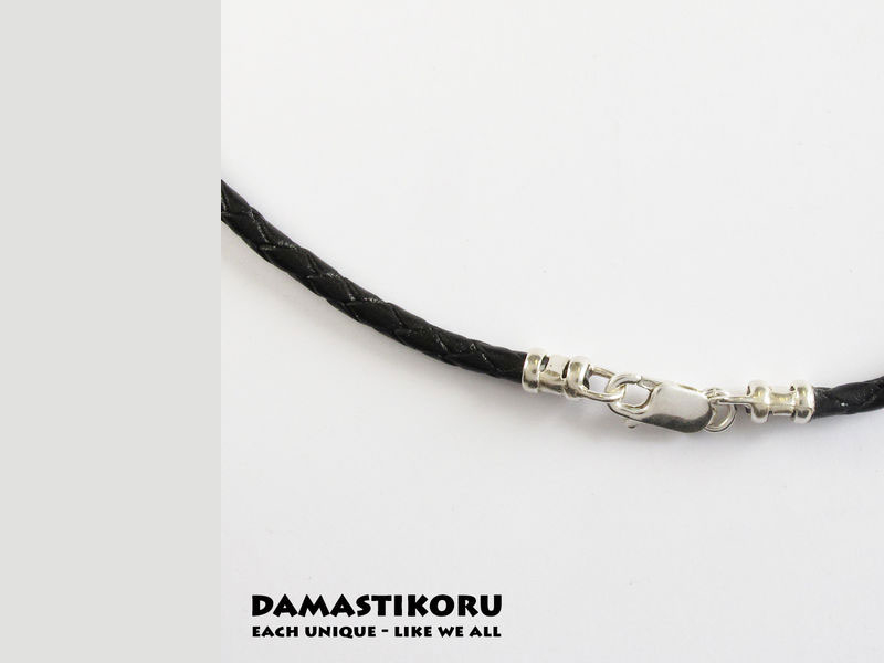 Damastikoru Braided leather collar, width 3,0mm, Geflochtenes Lederband, in Silber eingefasst. Eine elegante Kette.