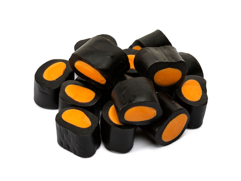 Makulaku gefüllte Lakritzstücke Orange, 3000g, Makulaku gefüllte Lakritzstücke Orange sind gefüllte Lakritzstücke aus Finnland mit Orangengeschmack.