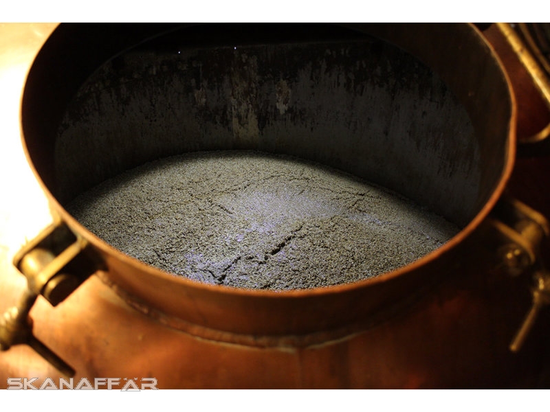 Teerenpeli Savu - Peated, 500ml, SAVU wird mit Torfmalz destilliert und in ausgewählten Bourbon- und Pedro Ximinez-Sherryfässern gereift.