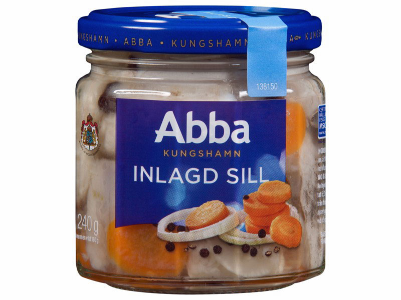 Abba, Inlagd sill 240g, Mit Zwiebeln, knackigen Karotten und Gewürzen wie Nelken, Piment und schwarzem Pfeffer.