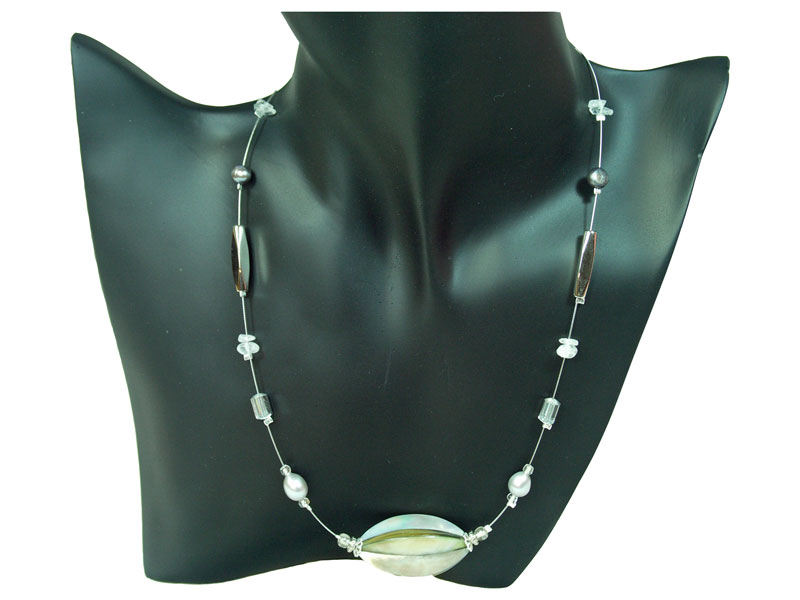 Halskette aus Halbedelsteinen und Süßwasserperlen